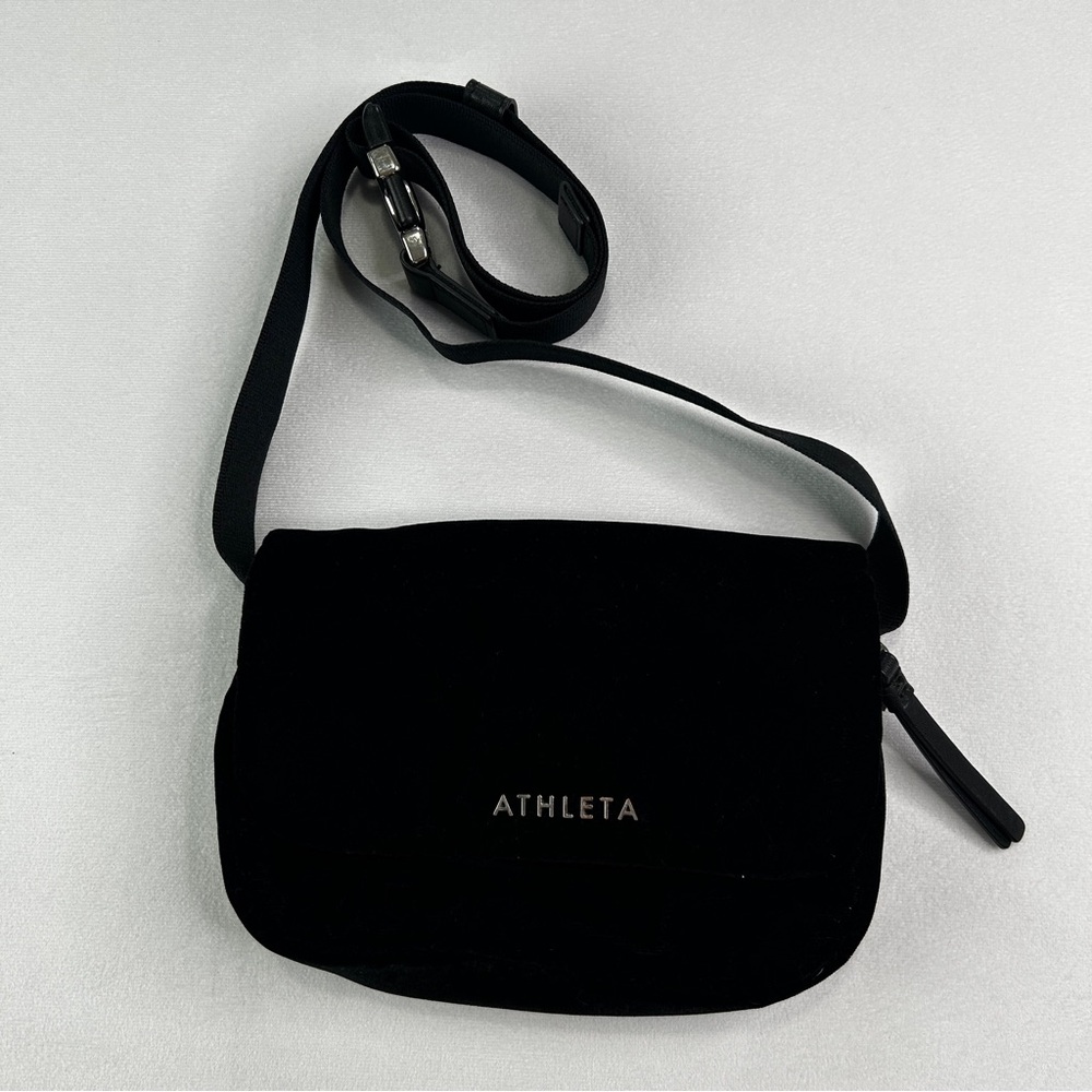 Athleta Revive Velvet Waistbag Belt Bag Crossbody Black Fanny Pack